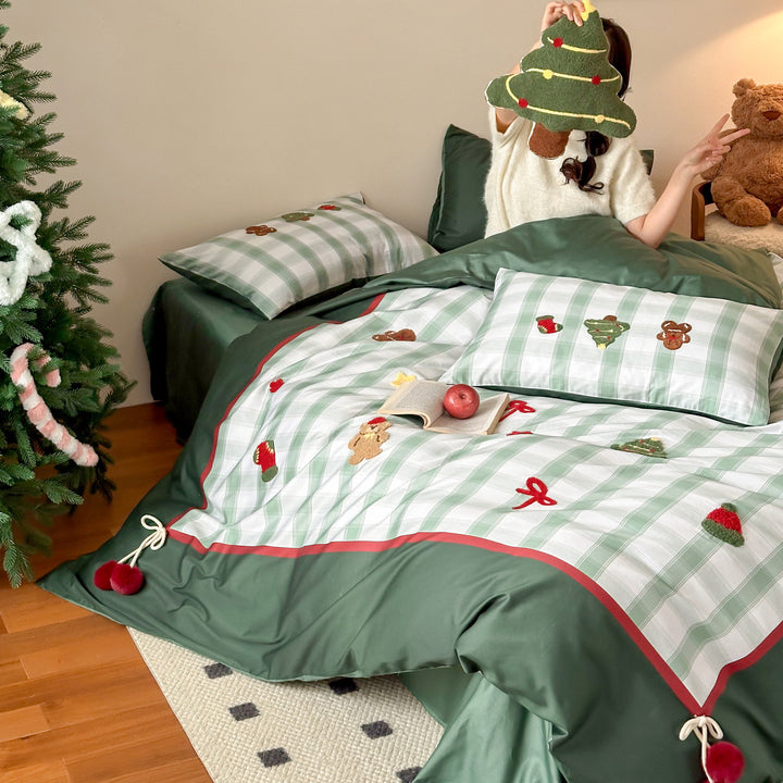 Festive bed linen set with embroidered Christmas appliqués