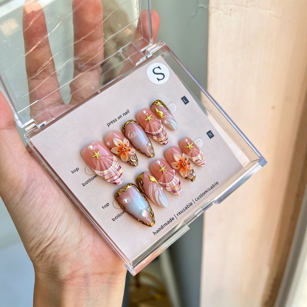 Artistic Press-On Nail Set with Customizable Floral and Gold Accents