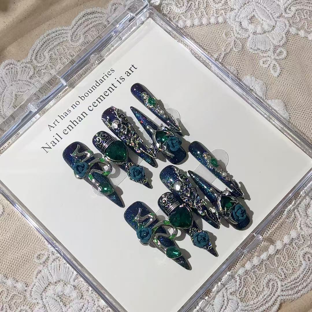 Gothic-Themed Press-On Nail Art Set