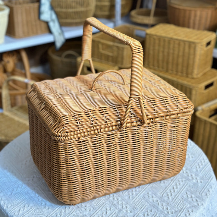 Elegant Woven Picnic Basket Kalsten