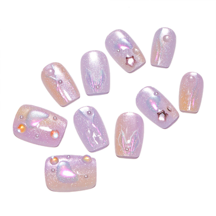 Artificial nail art with sparkling accents and transparent color gradient Kalsten
