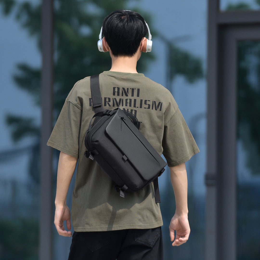 Messenger bag with versatile compartments and water-repellent material Kalsten