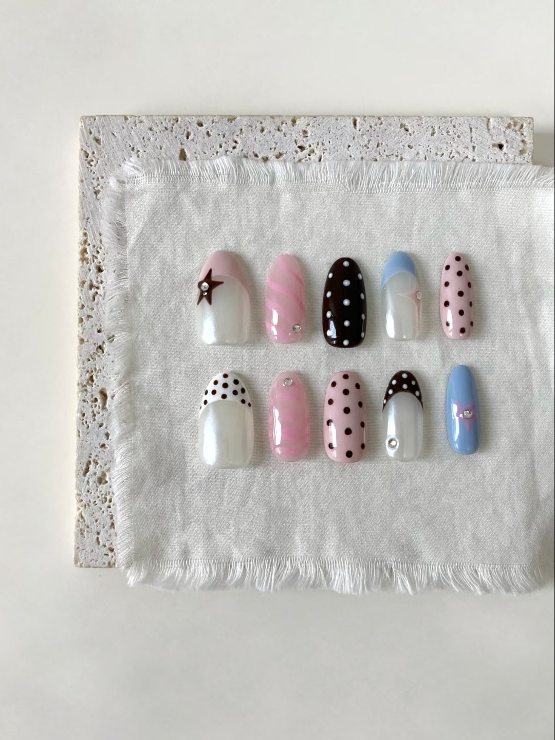 Artistic Press-On Nail Art Set with Star and Grid Designs