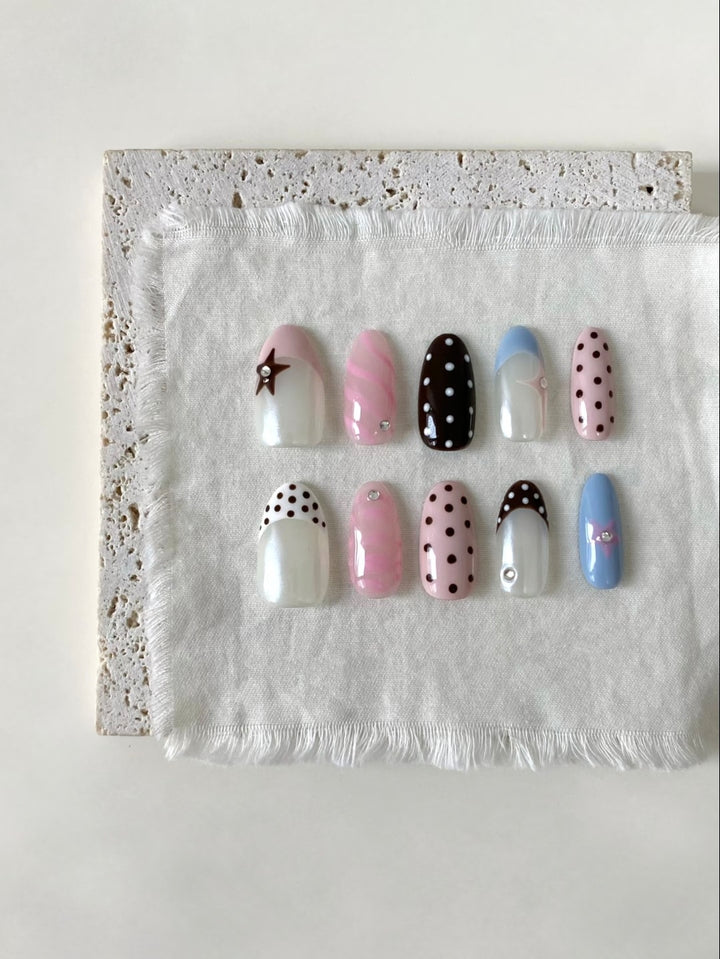 Artistic Press-On Nail Art Set with Star and Grid Designs