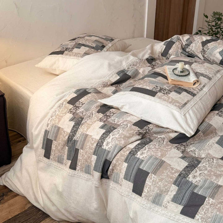 Modern patchwork bedding set in linen look with reversible design