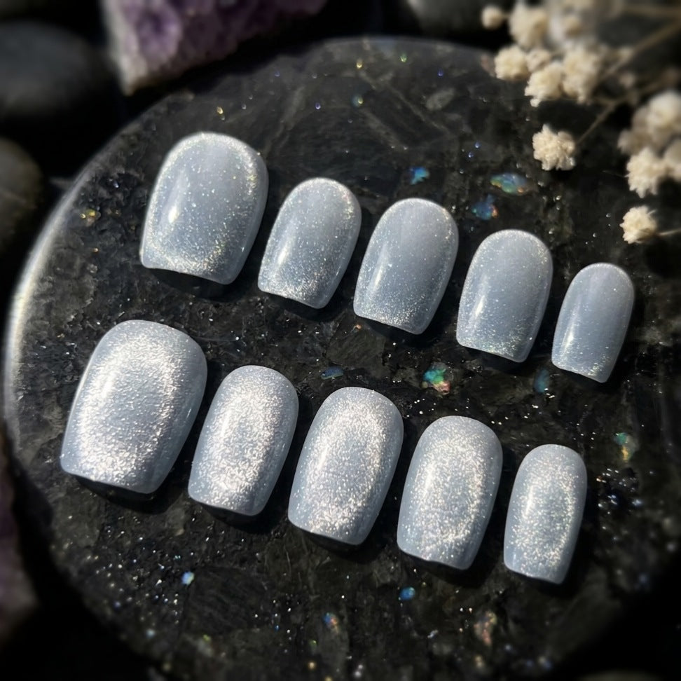 Shimmering Gel Press-On Nails