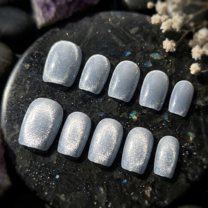 Shimmering Gel Press-On Nails