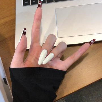 Glamorous artificial nails with elegant accents Kalsten
