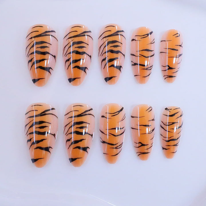Detailed Tiger-Print Nail Art Kalsten