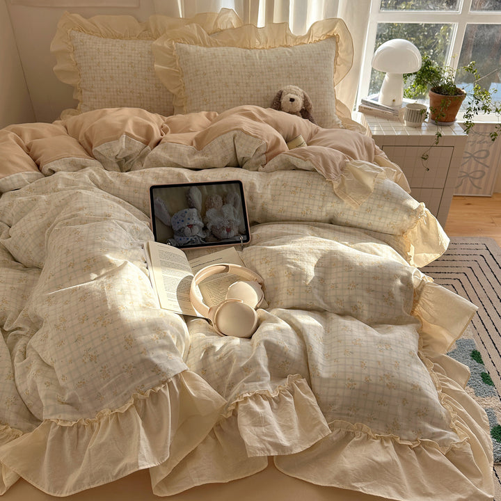 Bedding set made of cotton percale with delicate floral design, ruffle frill and reversible duvet cover