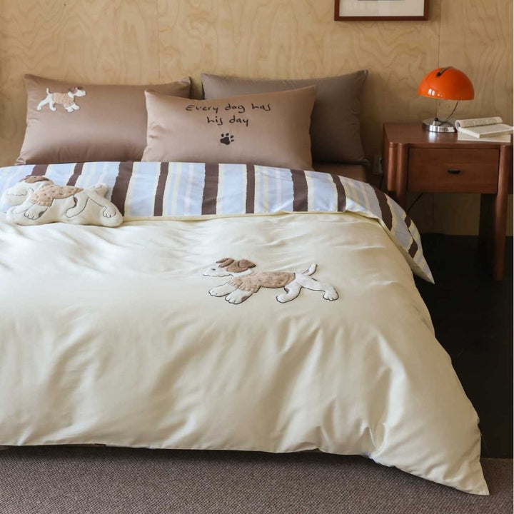 Bedding set made of cotton satin with embroidered cherry motifs