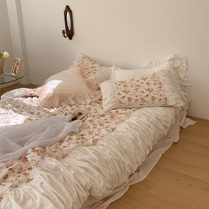 Cozy bedding set with ruffles and vintage rose pattern