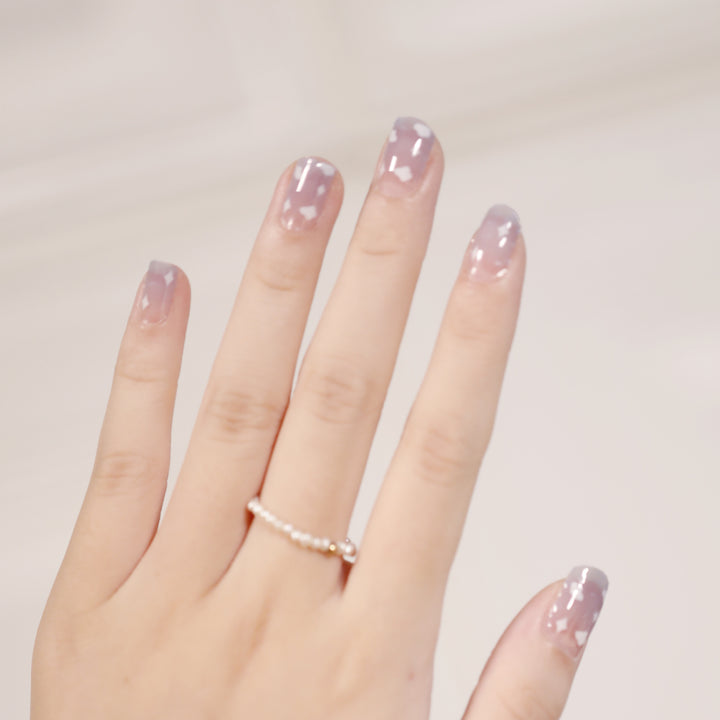 Artificial nail art with heart-shaped designs and soft color gradients Kalsten