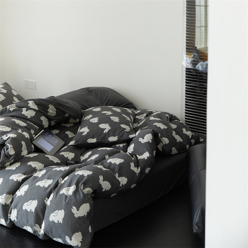 All-season quilt with cotton flannel cover and rabbit design