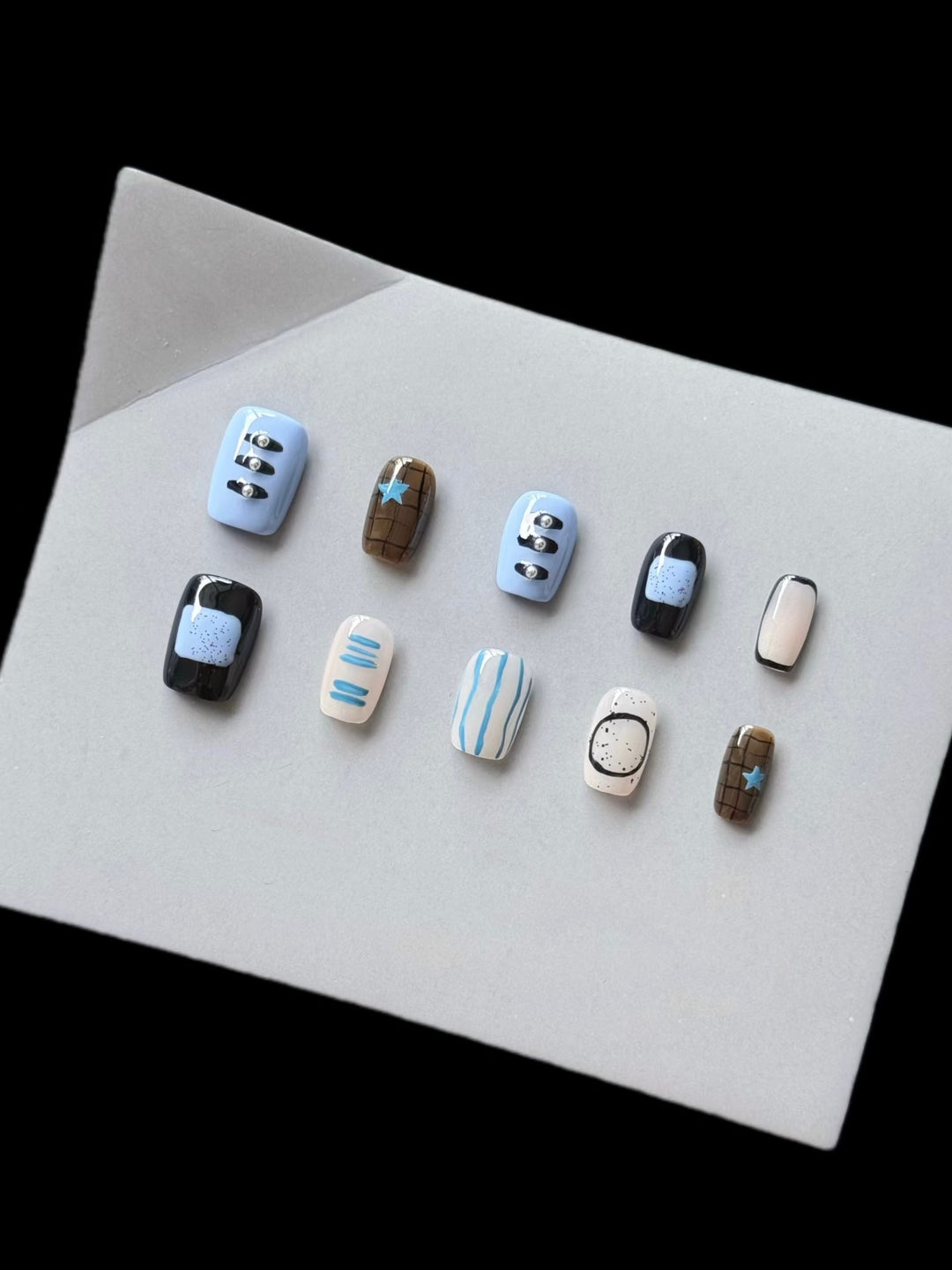 Artistic Press-On Nail Art Set with Modern Geometric Patterns