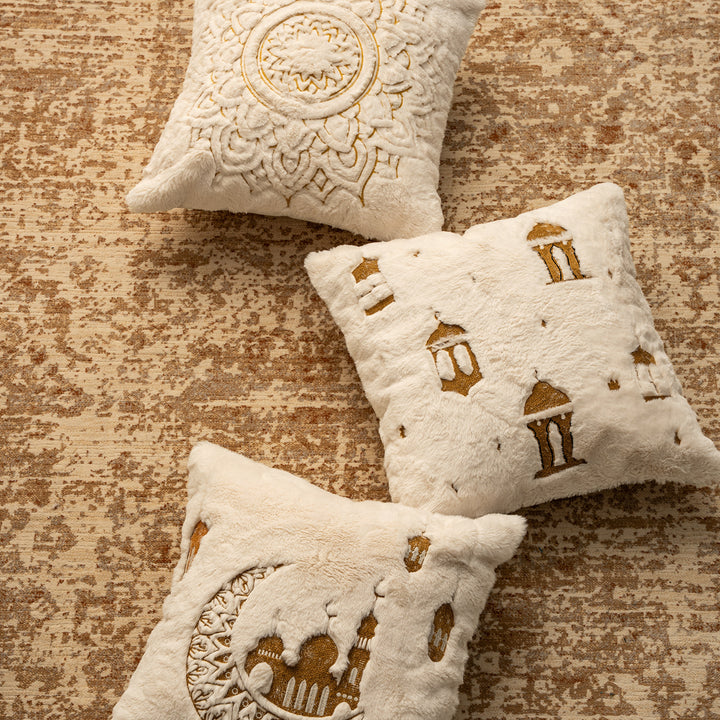 Luxurious decorative pillow cover made of faux fur with relief mandala motif Kalsten