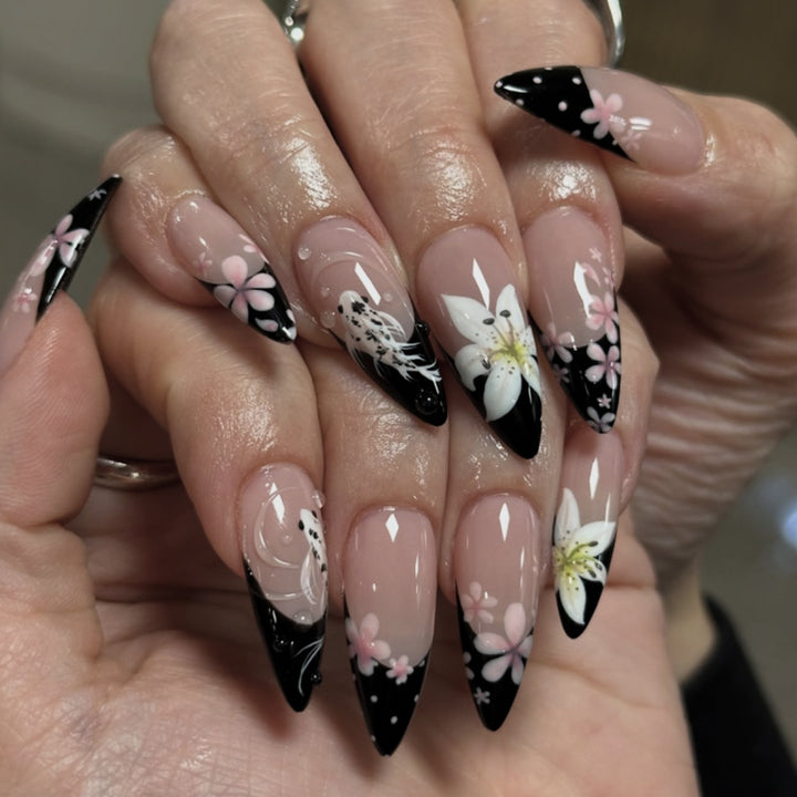 Artful nail art with floral accents Kalsten