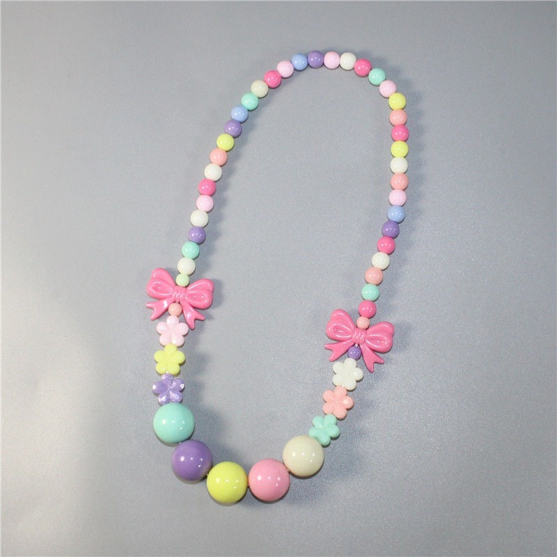 Colorful pearl necklace with floral elements Kalsten