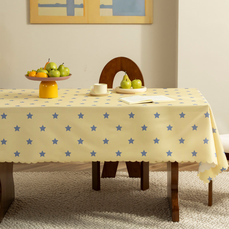 Washable checkered tablecloth with curved hem and water-repellent coating