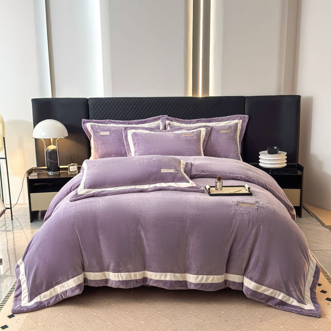 Samt bedding set with pillow covers and quilted border