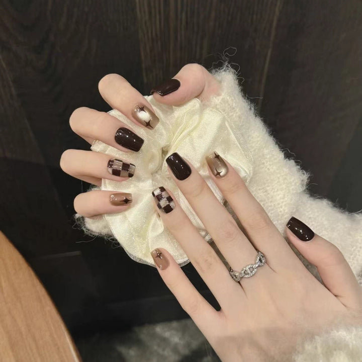 Artificial nails with modern geometric patterns Kalsten