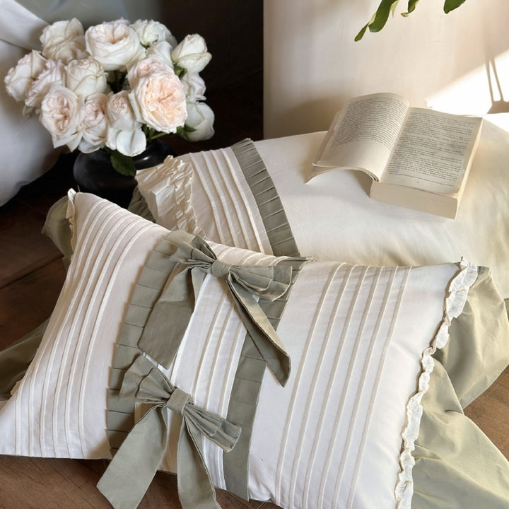 Bedding set with ruffles and decorative bows