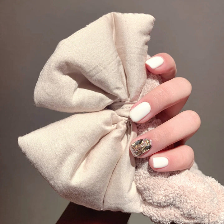 Elegant Press-On Nail Set with Rhinestone Accent