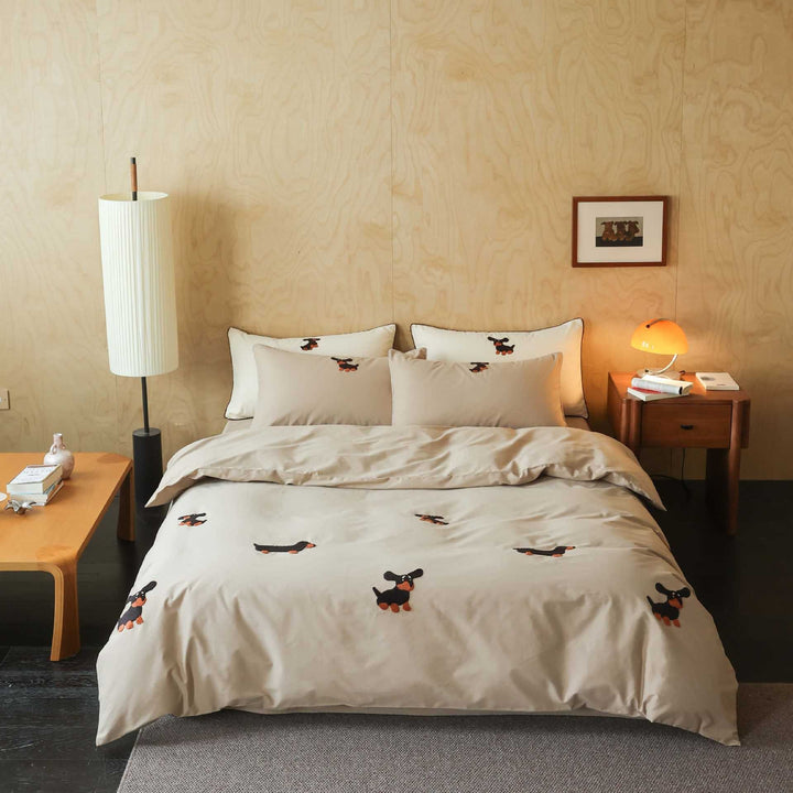 Embroidered bedding set made of cotton satin with dachshund motif and fine piping