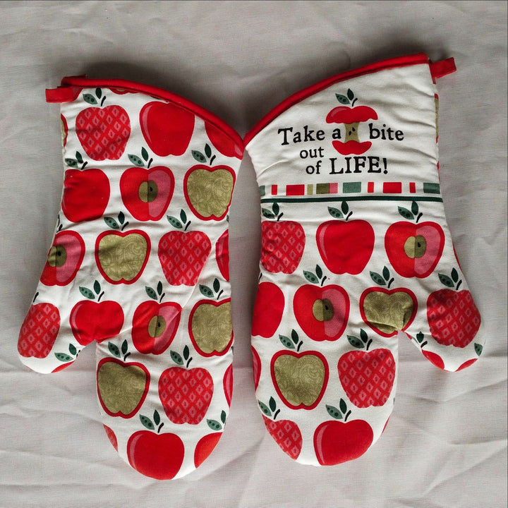Insulated Double Oven Mitt Pair With Quilted Heat-Resistant Lining And Hanging Loop