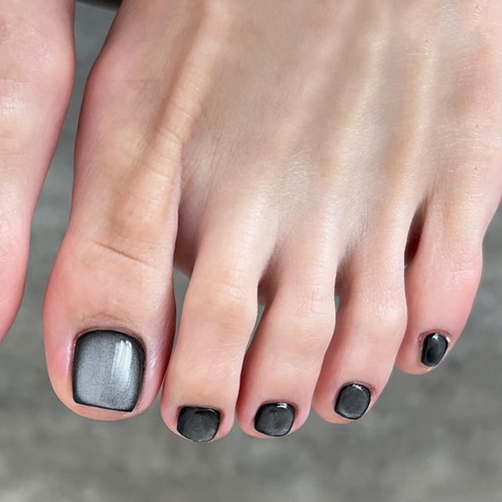 Artful toenail art with stylish ombre and shine Kalsten