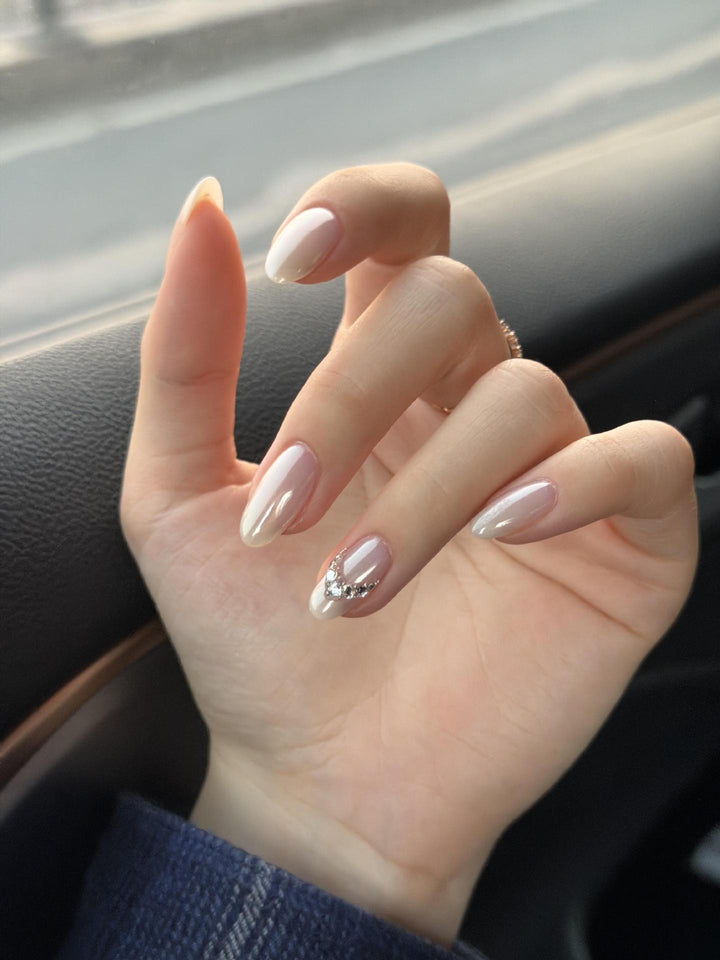 Artificial artificial nails with elegant decorative details Kalsten
