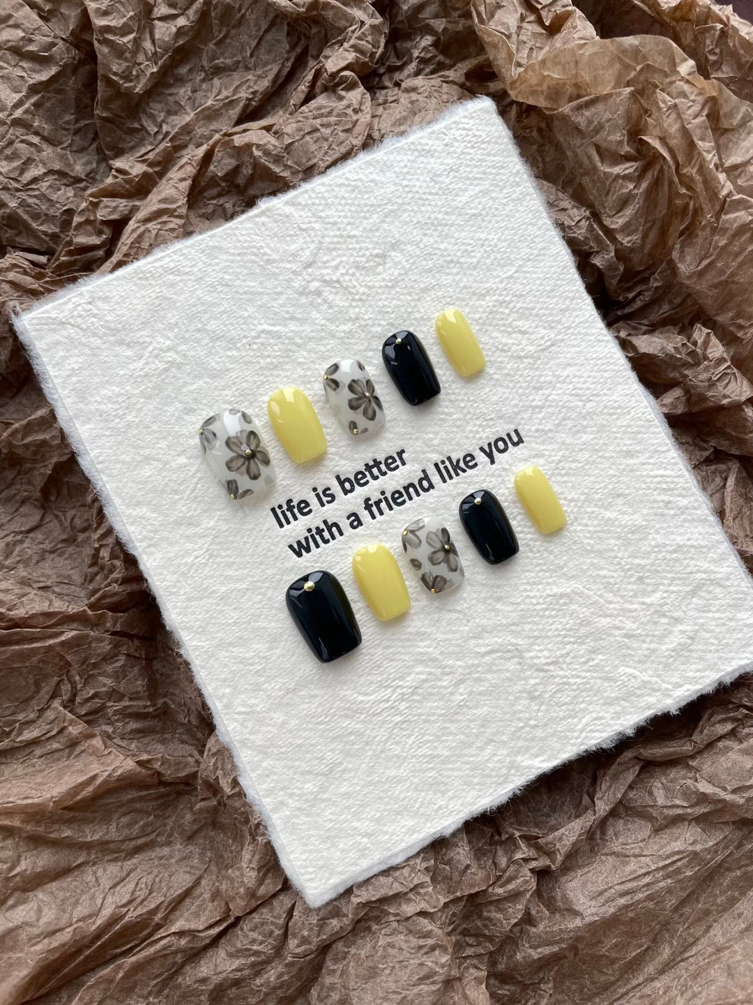 Artistic Floral Accent Press-On Nail Set