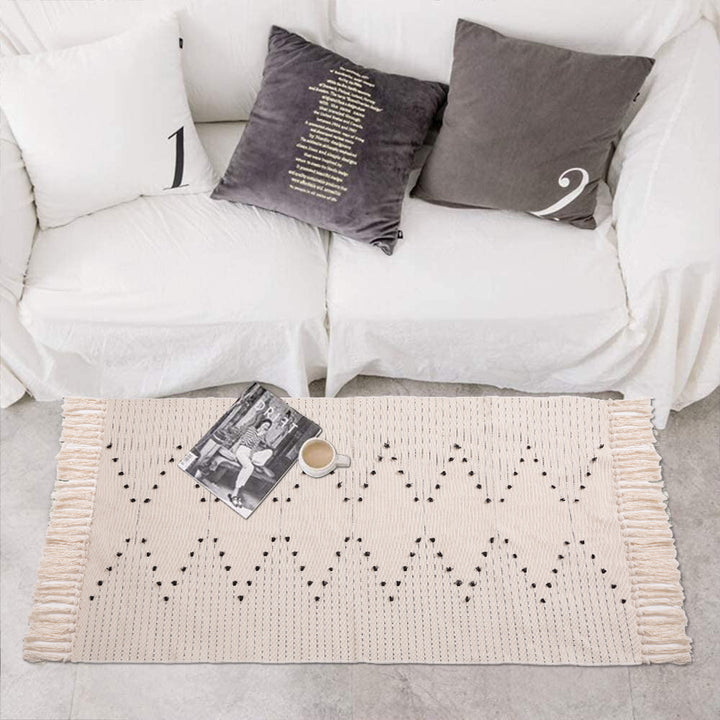 Woven runner rug with fringes and graphic polka dot pattern Kalsten