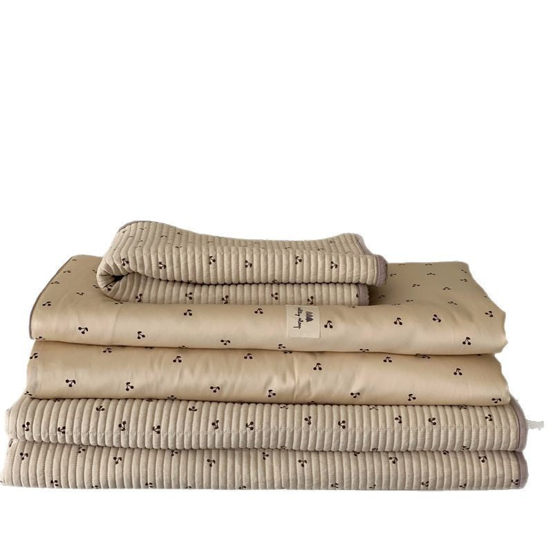 Padded children's bed pad and play mat made of quilted cotton with duck print