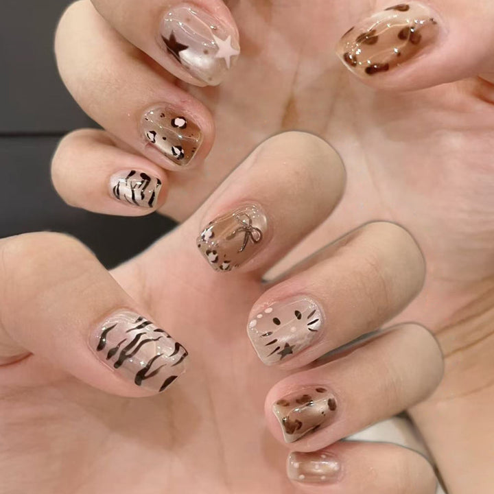 Stylish Press-On Nail Set with Elegant Floral Accents Kalsten