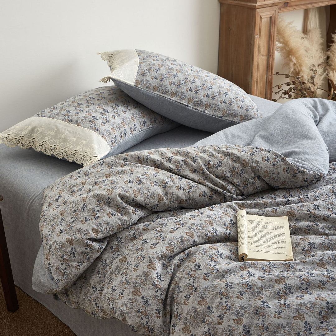 Duvet cover set in vintage floral design made of cotton-linen with lace trim