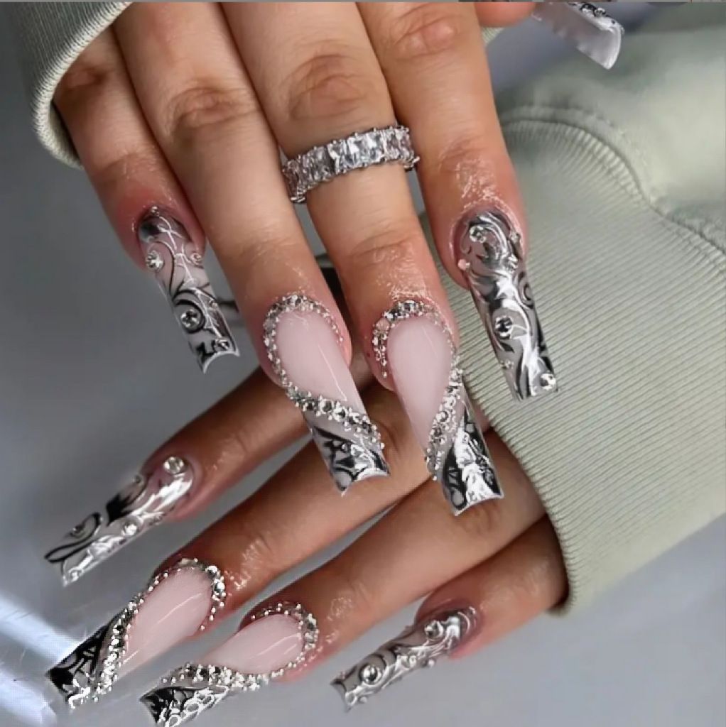 Acrylic nail set with elegant patterns and sparkling accents Kalsten