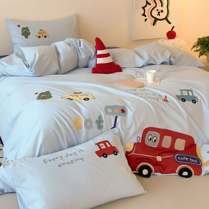 Children's bedding set with appliqued vehicle motifs made of cotton satin