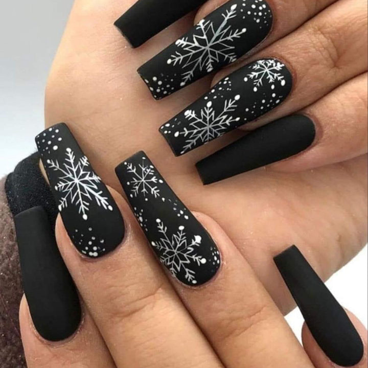 Decorative Snowflake-Themed Nail Art Extensions Kalsten