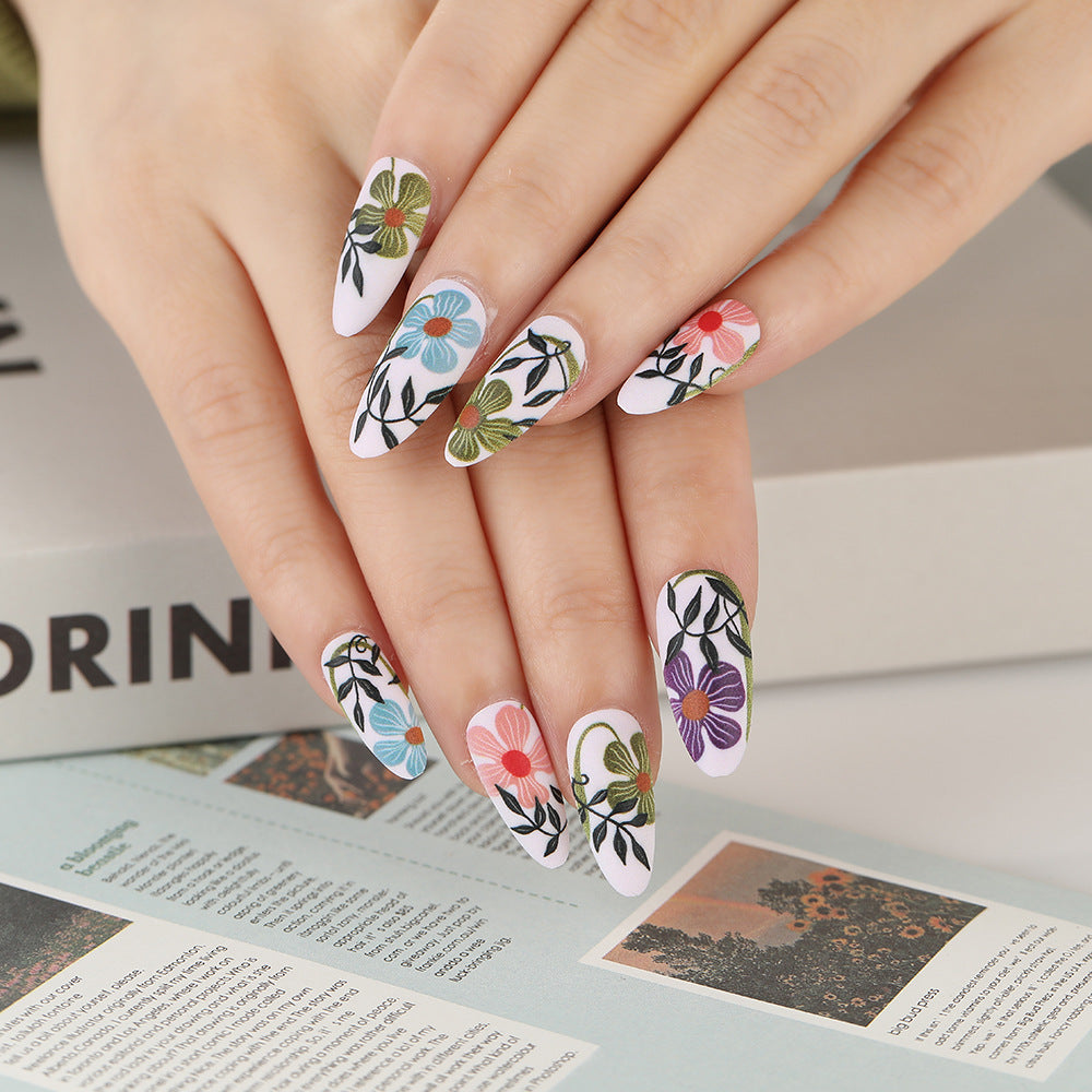 Artificial nails with floral accent Kalsten