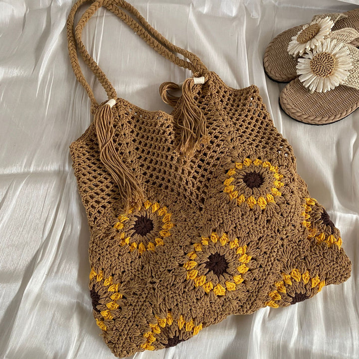 Hand-knotted leisure bag with floral pattern Kalsten