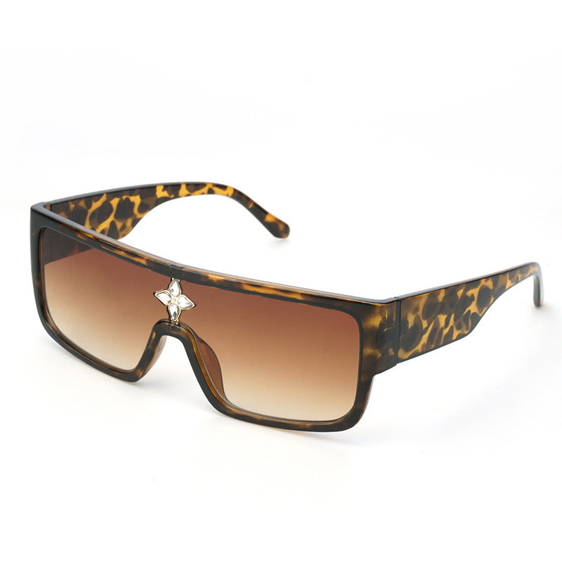 Women's sunglasses in futuristic oversized design with sparkling decor Kalsten