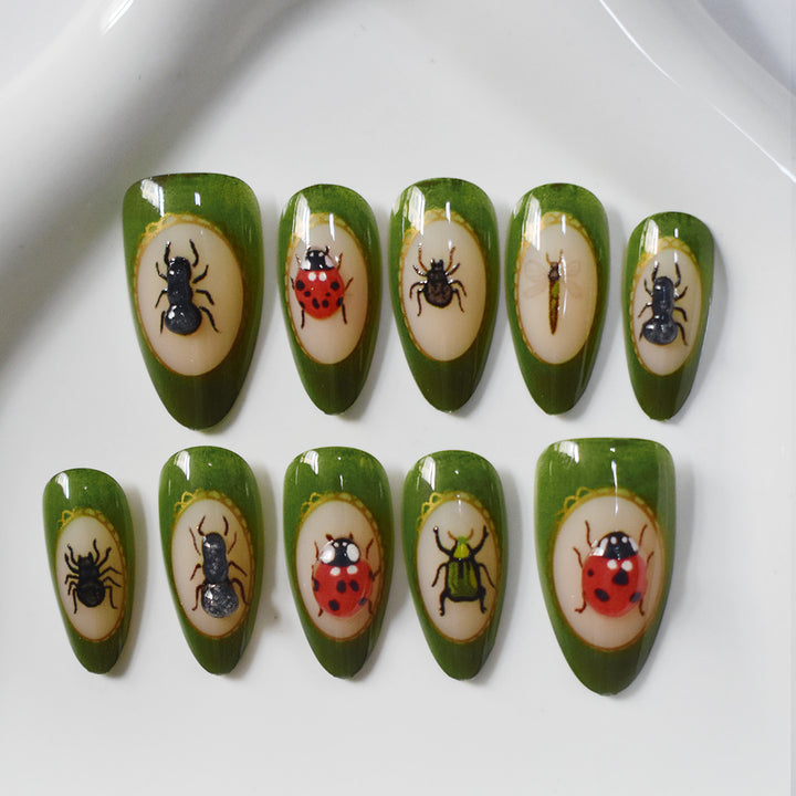 Artistic Insect-Embellished Press-On Nail Art Kalsten