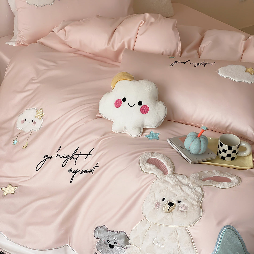 Children's bedding set with embroidered appliqués, satin look and cuddly motif