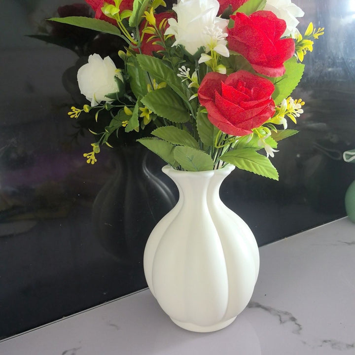 Elegant Sculpted Decorative Vase Kalsten