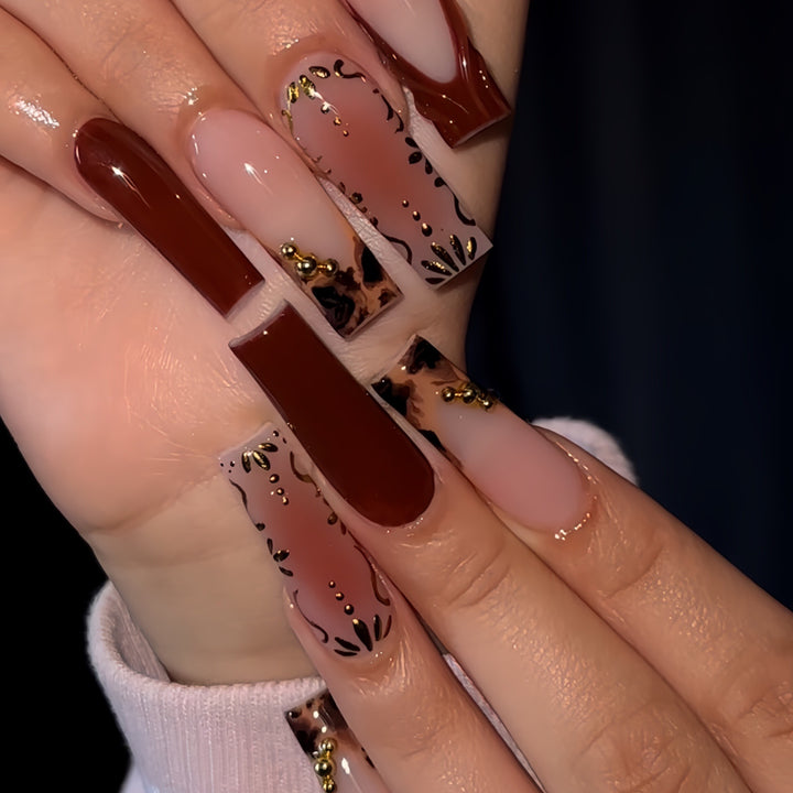 Artistic Long Press-On Nails with Elegant Gold Accents Kalsten