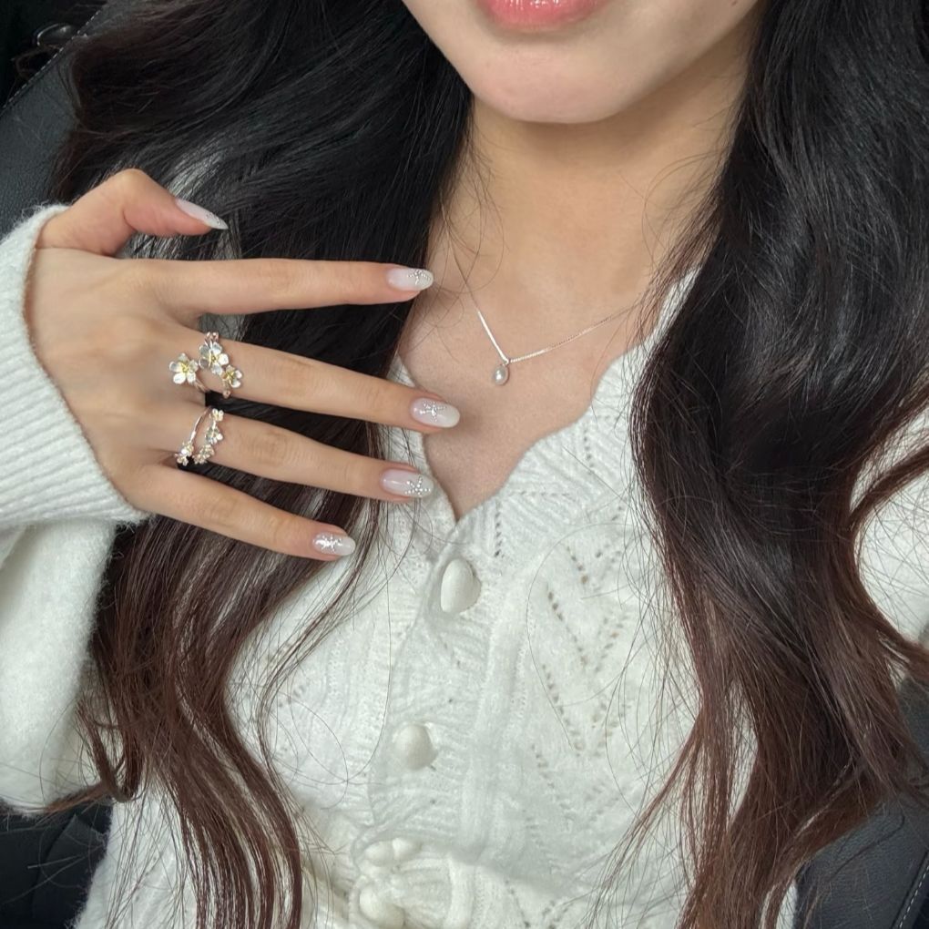 Glamorous Nail Art Extensions