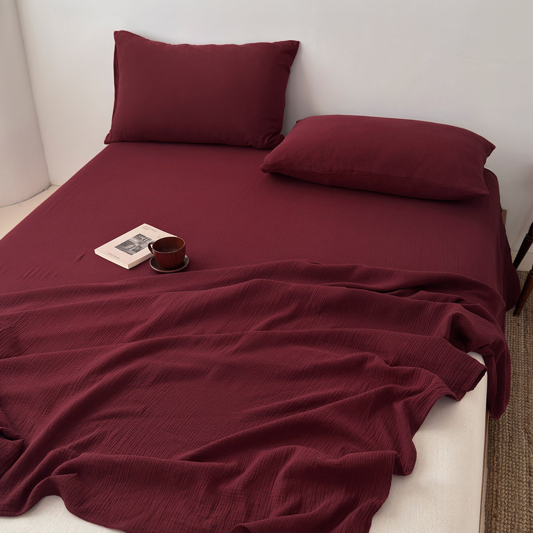 Bedding set made of cotton gauze with throw and pillow covers