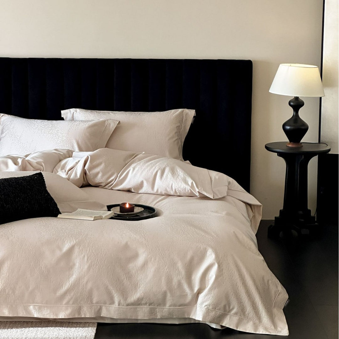 Reversible cotton satin bedding set with fine structure and hotel closure