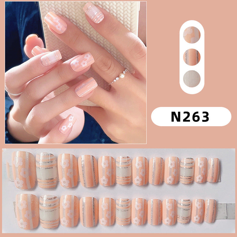 Floral Patterned Press-On Nail Art Set